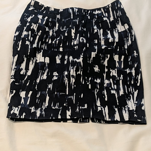 Multi color skirt - Picture 1 of 3